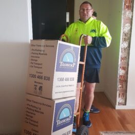 Local Removal Professionals in Melbourne - Safely Moving Boxes to the Truck
